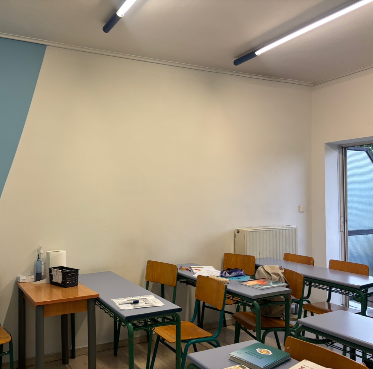 Φωτεινή αίθουσα διδασκαλίας — Φροντιστήριο ΚΕΝΤΡΟΝ Λάρισα